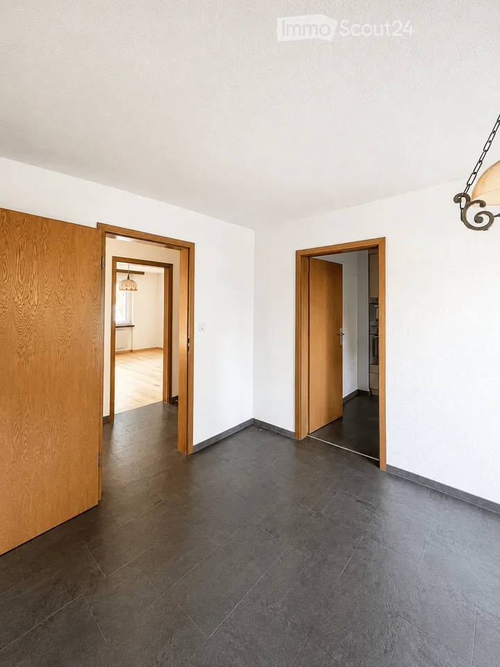 Appartement de 4 pièces lumineux avec balcon et vue sur les montagnes à Au SG