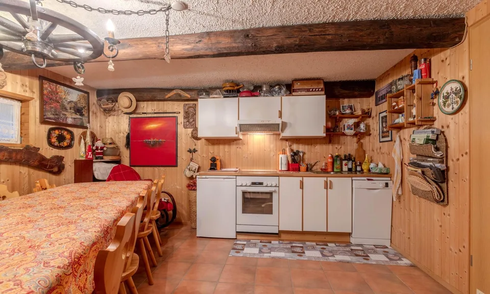 Belle maison 6.5 avec grotte et jardin à Riva San Vitale