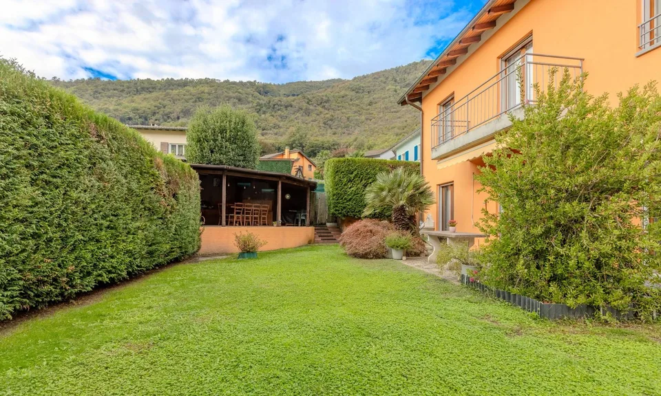 BELLISSIMA CASA 6.5 CON GROTTO E GIARDINO A RIVA SAN VITALE