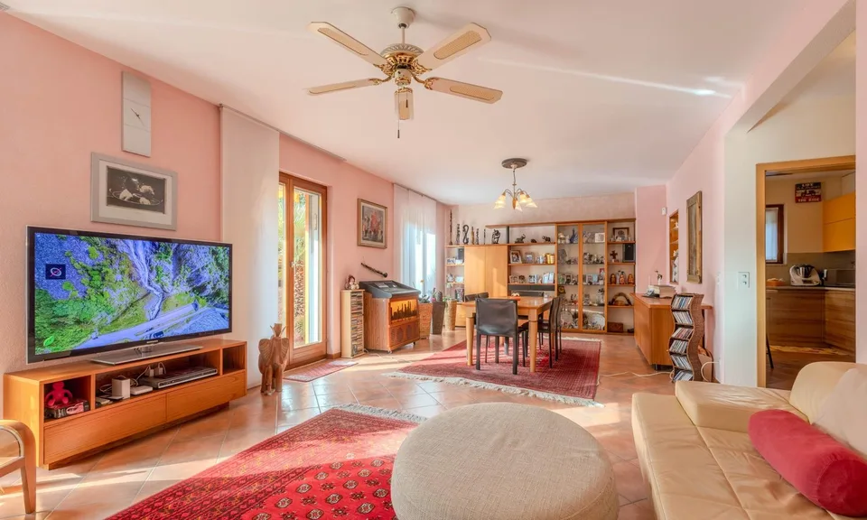 Belle maison 6.5 avec grotte et jardin à Riva San Vitale