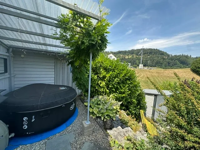 grosszügiges Einfamilienhaus mit Umschwung an ruhiger Wohnlage