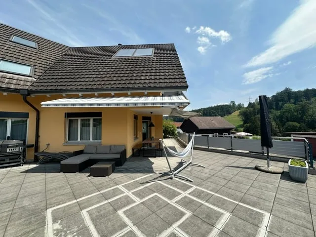 grosszügiges Einfamilienhaus mit Umschwung an ruhiger Wohnlage