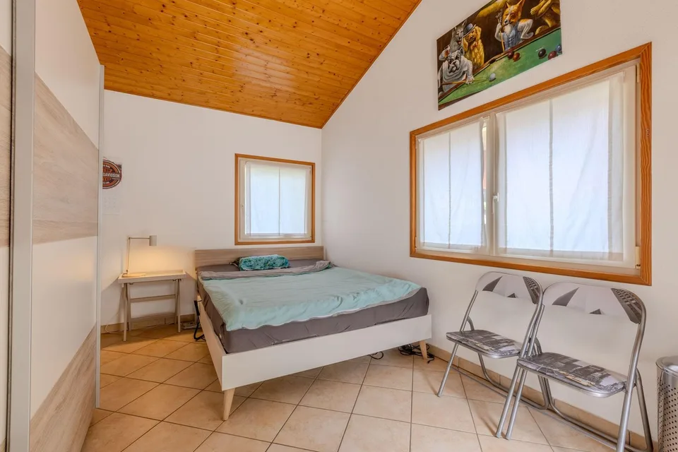 Spacious Semi-Detached Villa 6.5 with Garden in Carabbia