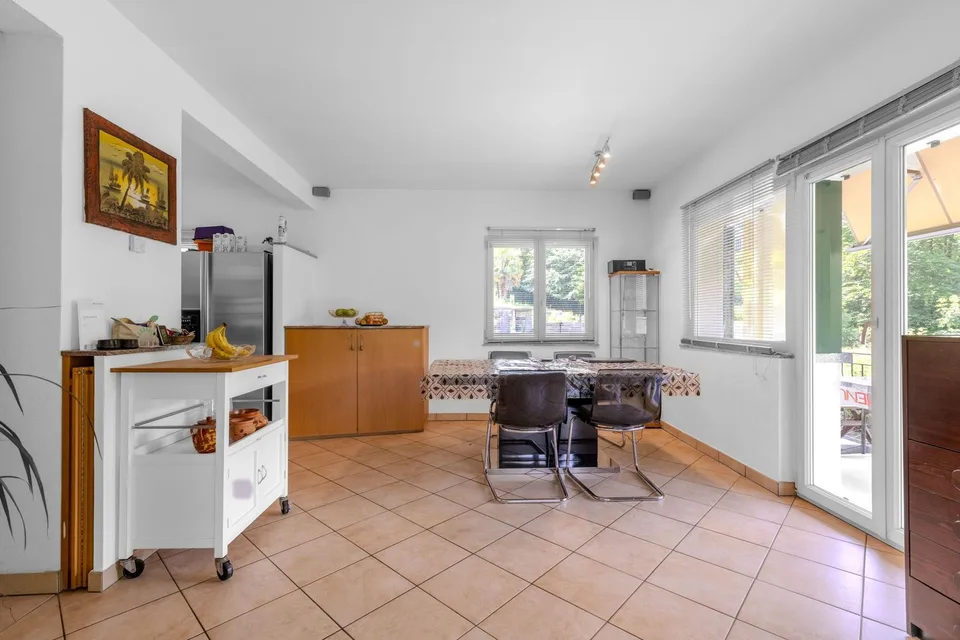 Spacious Semi-Detached Villa 6.5 with Garden in Carabbia