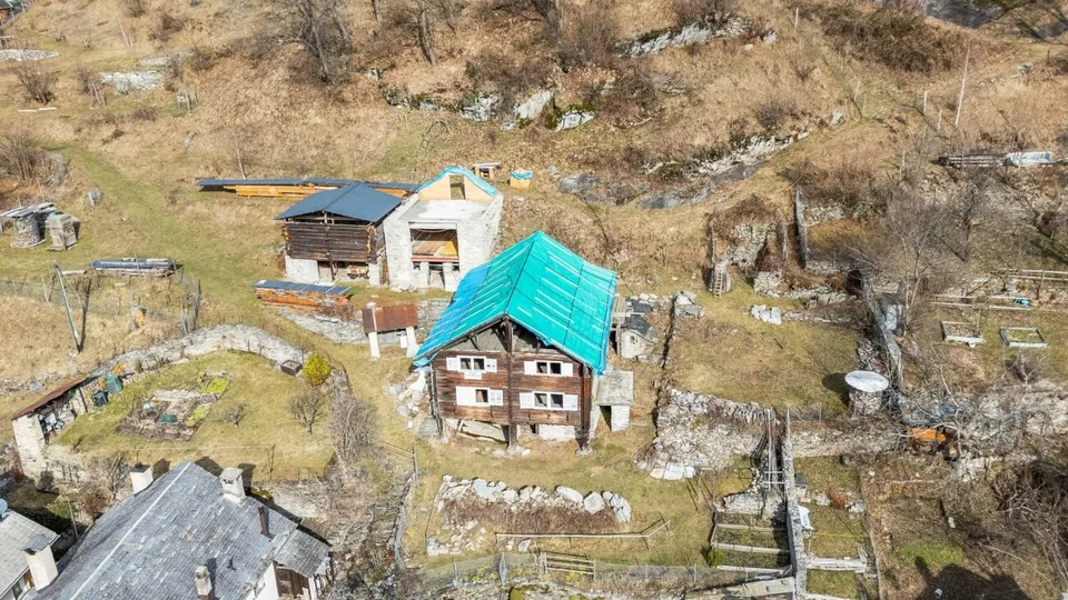 Ticino Ensemble with 8'475 m2 Land