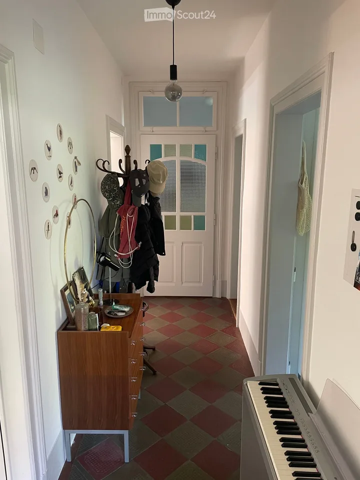 Dreamy 3.5-room old building apartment with bay window & direct garden access in Mattenhof