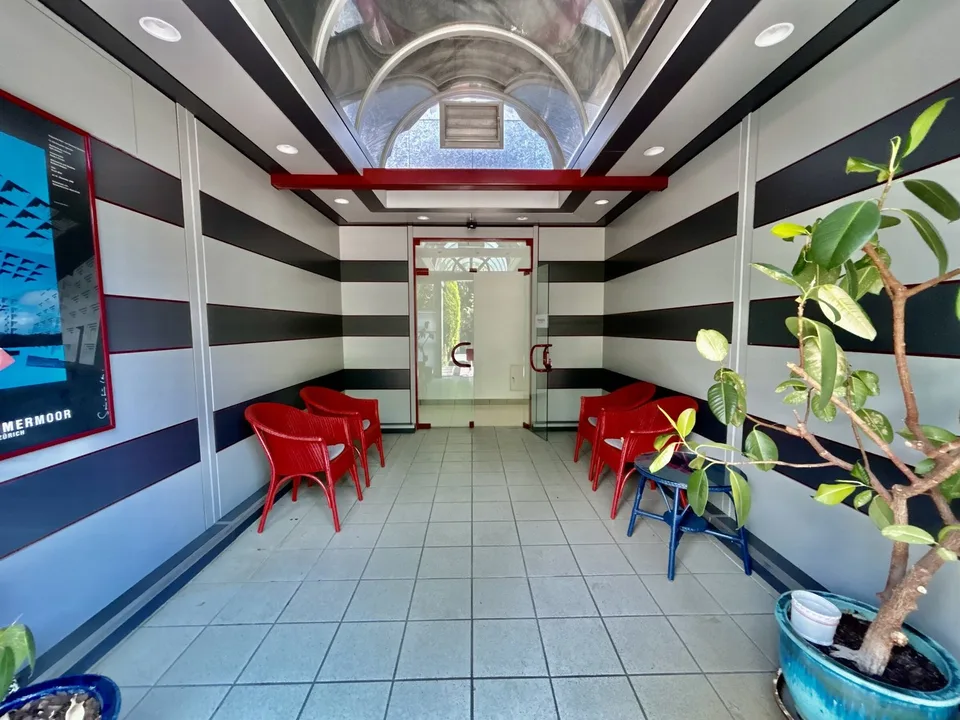 Spacious Bright Studio for Medical Activities in Agno
