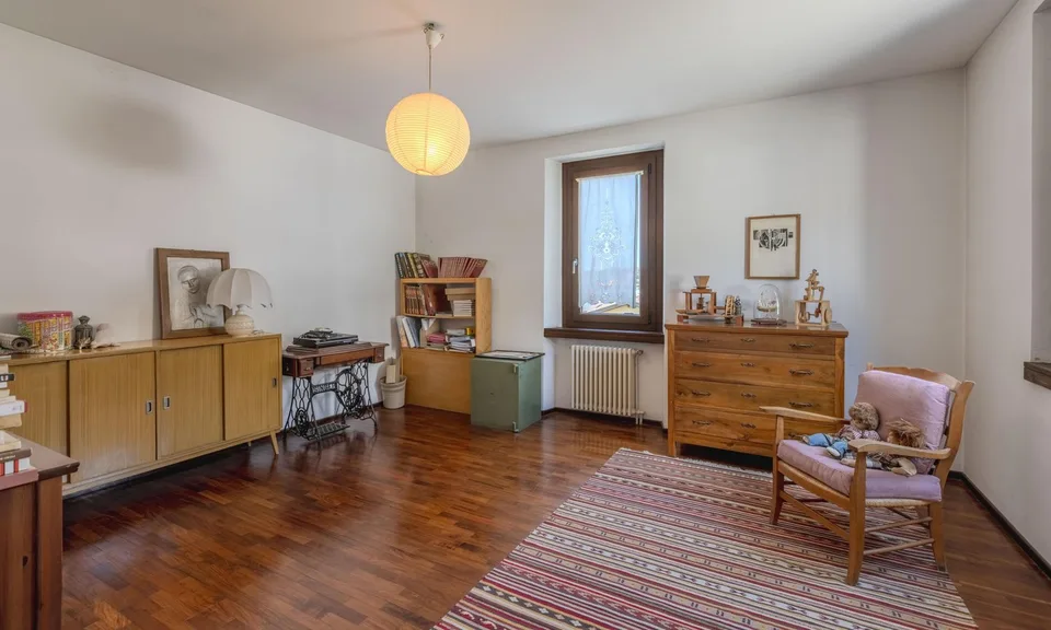 CHARAKTERISTISCHES UND GERAUMIGES HAUS 7.5 ZIMMER + LAGER IN VACALLO