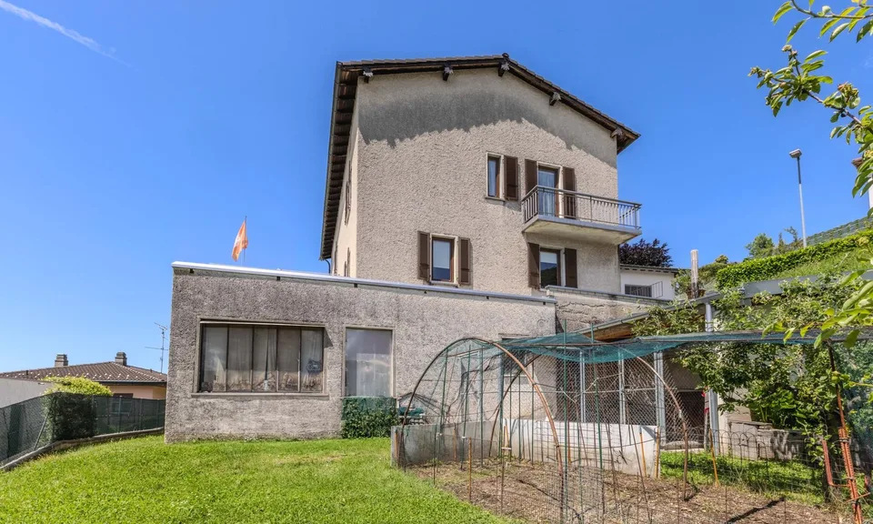 CHARAKTERISTISCHES UND GERAUMIGES HAUS 7.5 ZIMMER + LAGER IN VACALLO