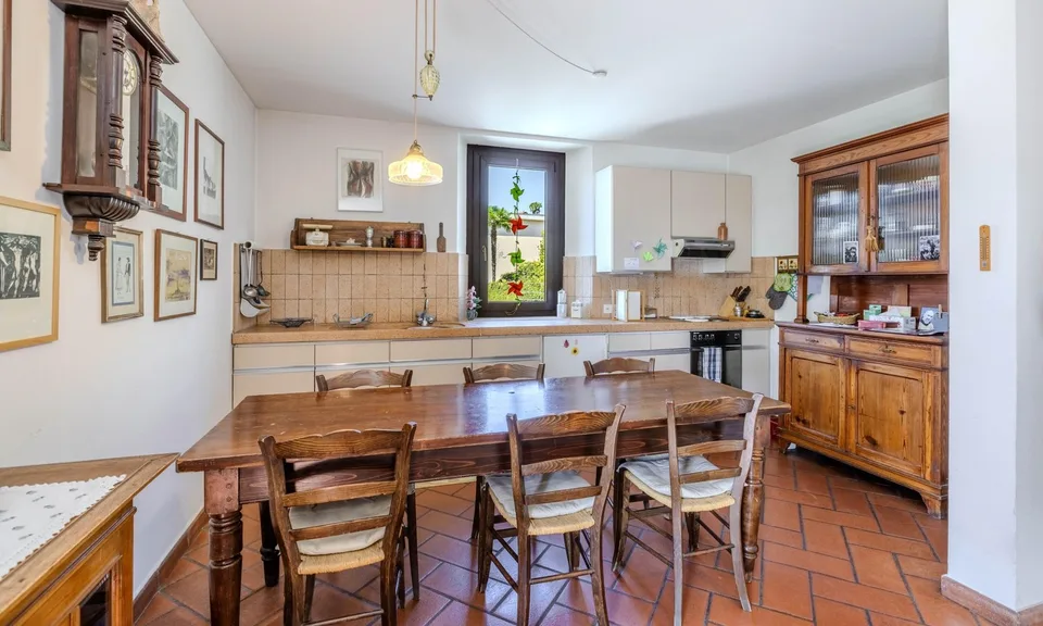CHARAKTERISTISCHES UND GERAUMIGES HAUS 7.5 ZIMMER + LAGER IN VACALLO