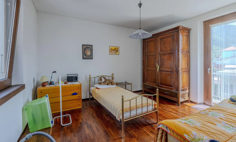 CHARAKTERISTISCHES UND GERAUMIGES HAUS 7.5 ZIMMER + LAGER IN VACALLO