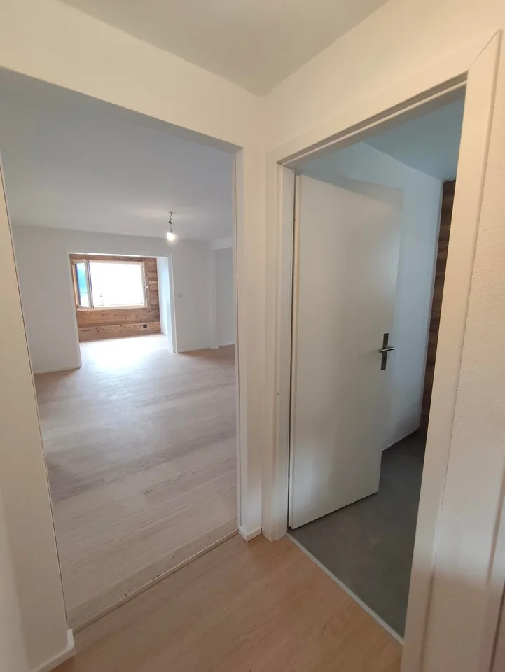 Renovated 5-room apartment with a view in Veysonnaz