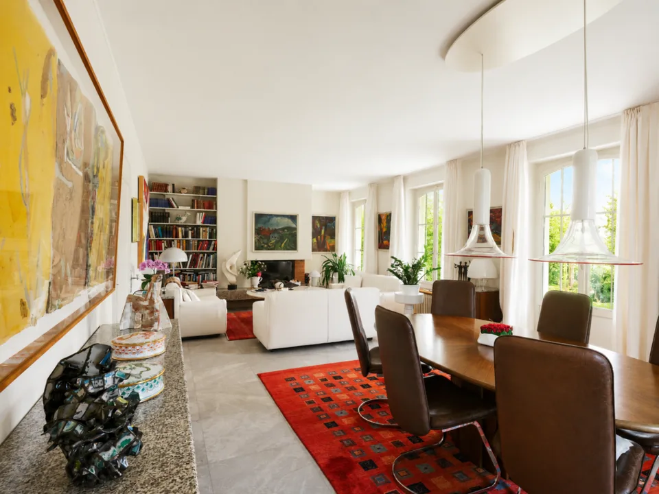 GROSSEN IMMOBILIEN - Incantevole Villa con Piscina, grande Parco e Vista Panoramica