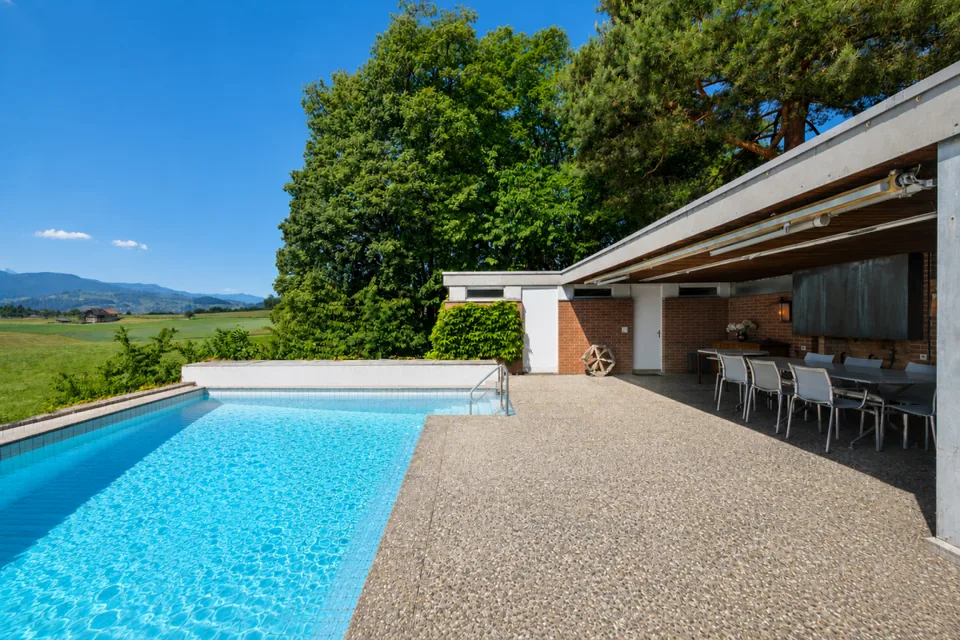 GROSSEN IMMOBILIEN - Incantevole Villa con Piscina, grande Parco e Vista Panoramica