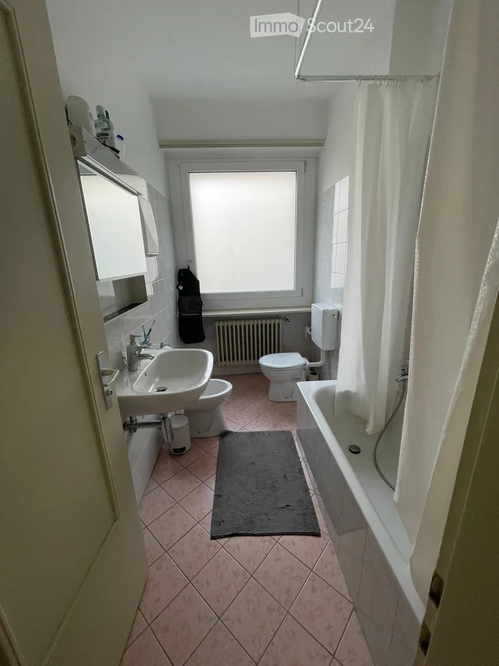 Camera con balcone privato in appartamento 3 persone