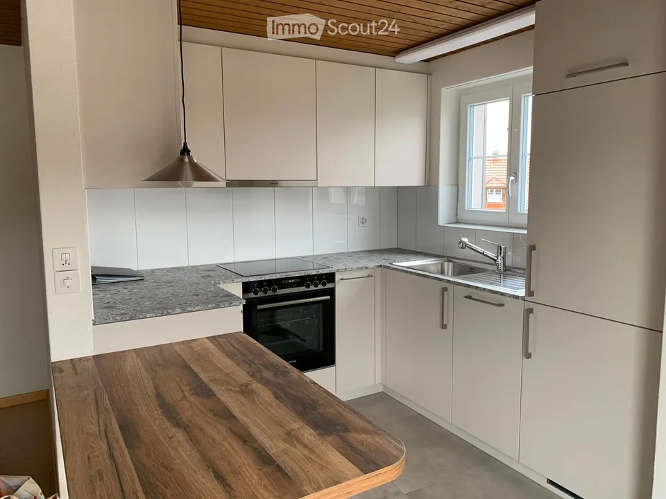 Heimelige 2.5-Zimmer-Wohnung mit Chemine, Balkon und schöner Aussicht auf Wallbach
