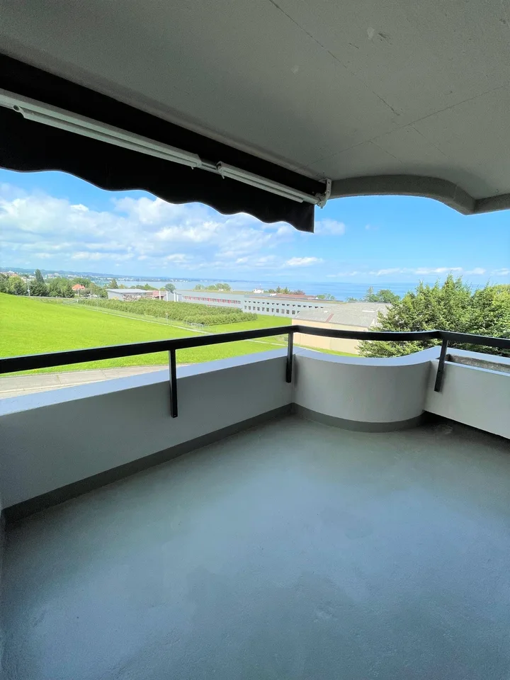 Your dream home is waiting! Stylish jewel of a home with balcony near the lake