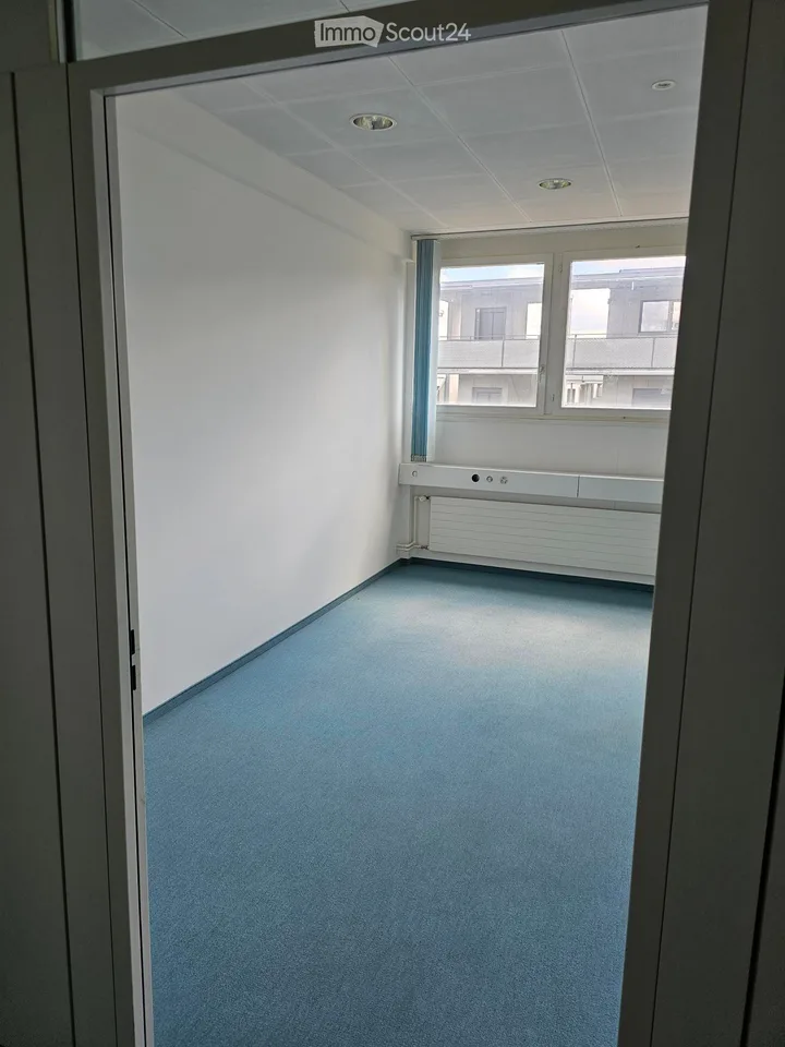 Bright office space of 360 m² on the 1st floor in a central location in Brugg AG – available immediately
