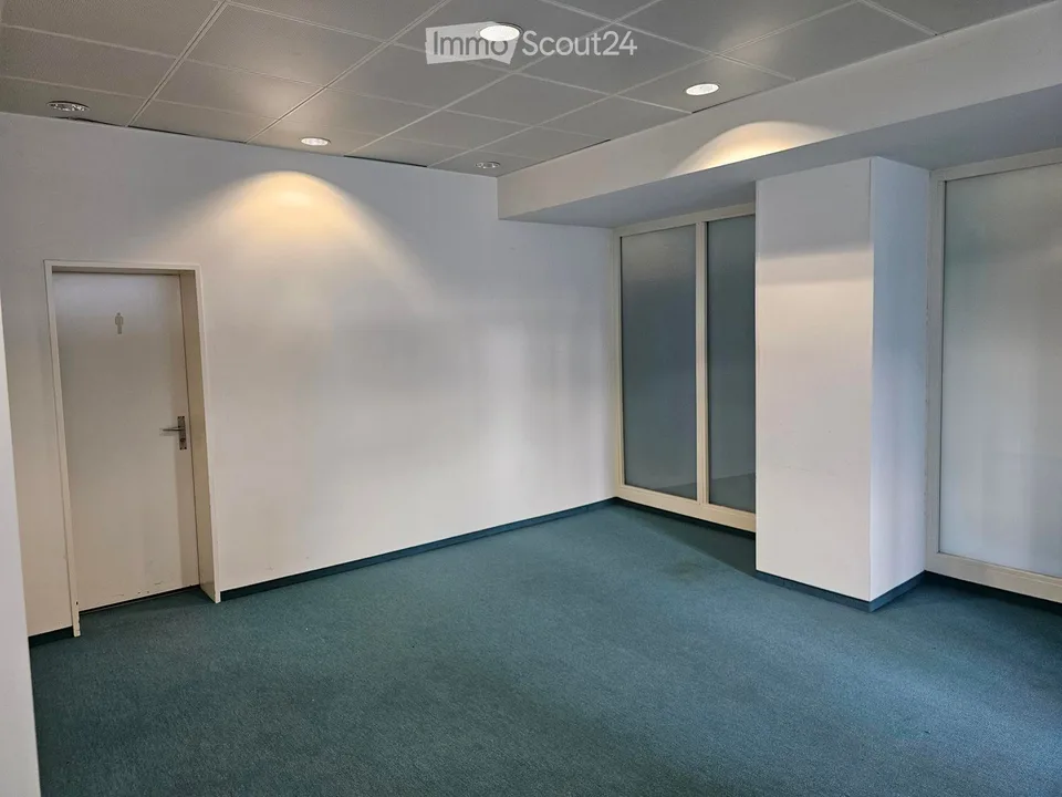 Bright office space of 360 m² on the 1st floor in a central location in Brugg AG – available immediately