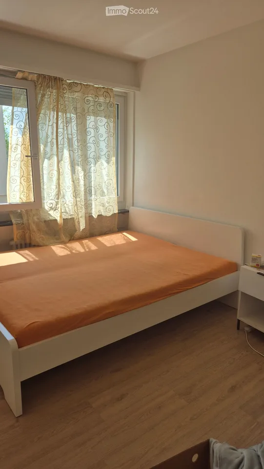 Helle 4-Zimmer-Wohnung mit Balkon in Kloten