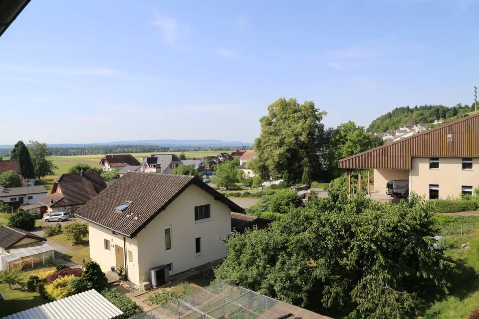 Lebensqualität auf grossem Raum, mit 2 Balkonen und Aussicht