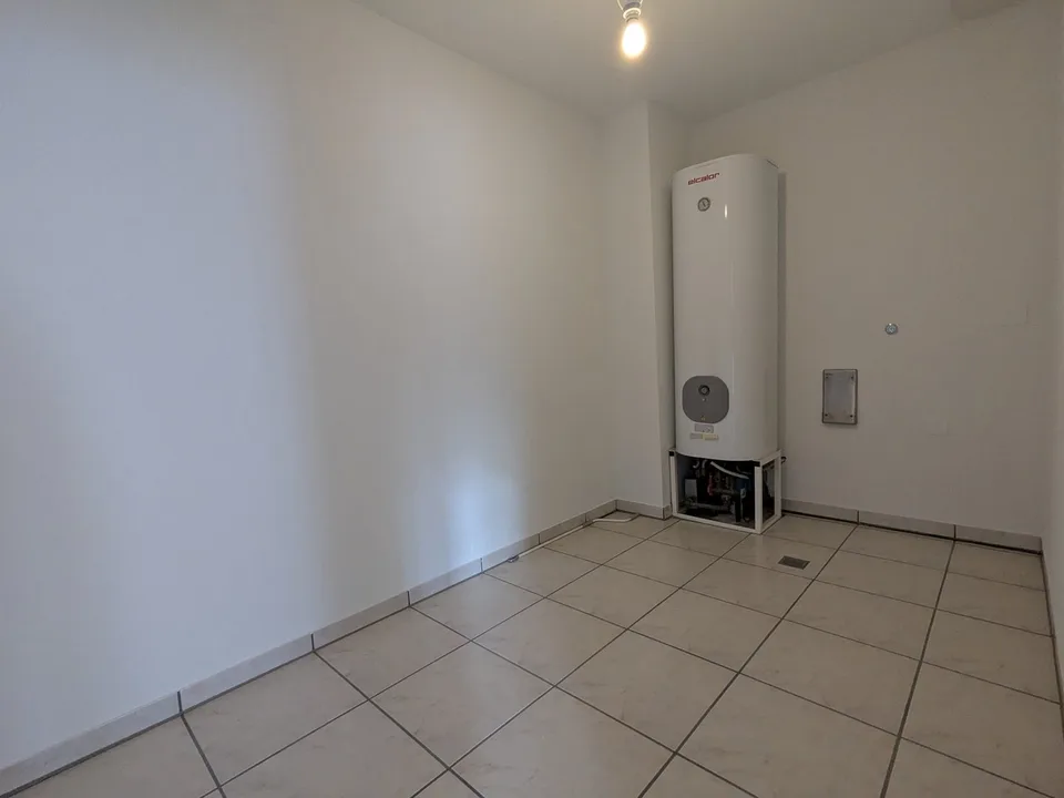 Appartement spacieux 4.5 pièces au rez-de-chaussée avec espace de séjour et deux serres
