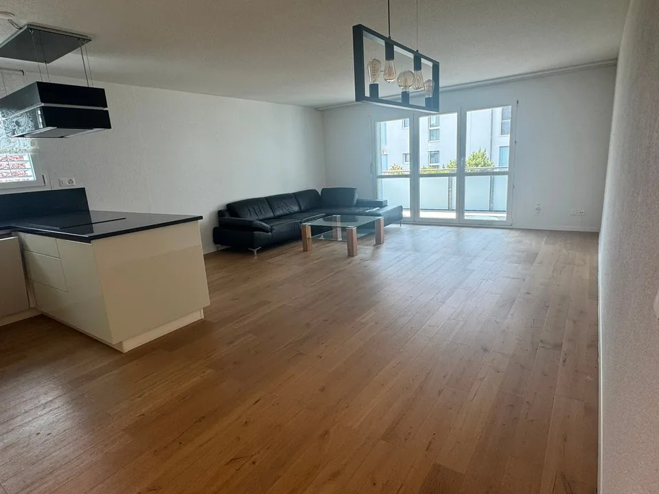 High-quality 4.5-room apartment with craft room and large balcony
