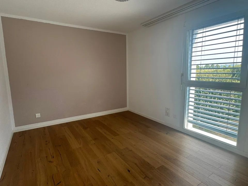 High-quality 4.5-room apartment with craft room and large balcony