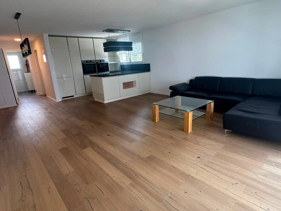 High-quality 4.5-room apartment with craft room and large balcony