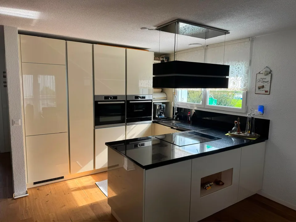 Hochwertig ausgebaute 4.5-Zimmerwohnung mit Bastelraum und grossem Balkon
