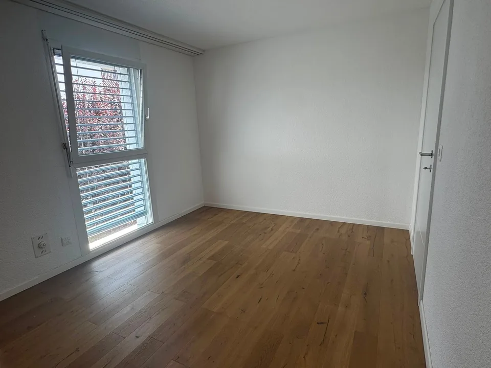 High-quality 4.5-room apartment with craft room and large balcony