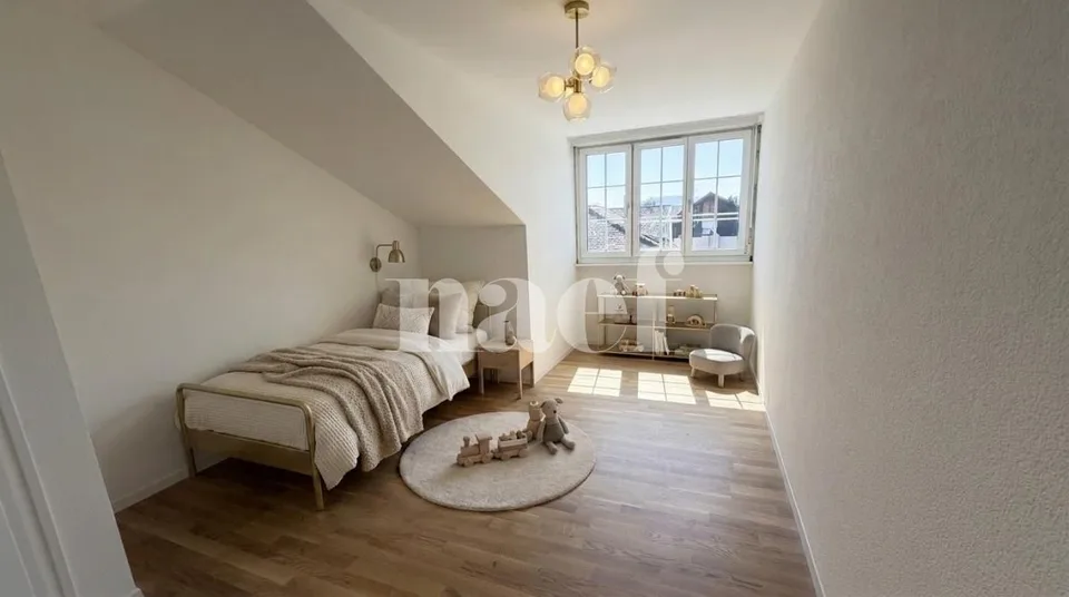 Geräumiges, vollständig renoviertes Duplextwo-Familien-Haus mit 6 Zimmern im 1. Stock mit Balkon