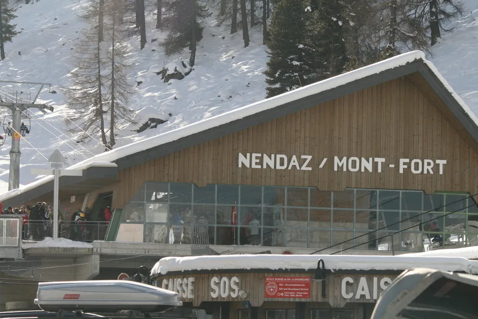 Appartement à louer à la semaine  8 pers départ pistes de ski Siviez