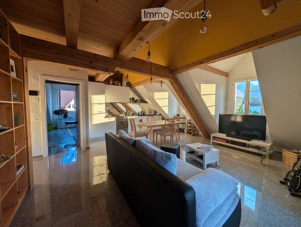2.5-Zimmer-Dachwohnung mit Galerie und Sauna in Spiez