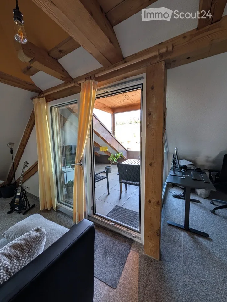 Appartement de 2,5 pièces en mansarde avec galerie et sauna à Spiez