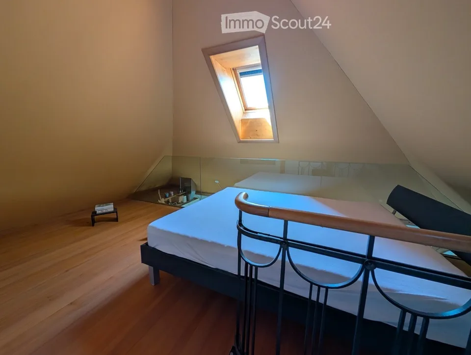 Appartement de 2,5 pièces en mansarde avec galerie et sauna à Spiez