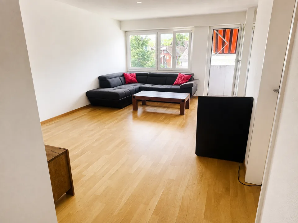Helle 4.5 Zimmer-Wohnung mit Balkon an beliebter Wohnlage zu vermieten