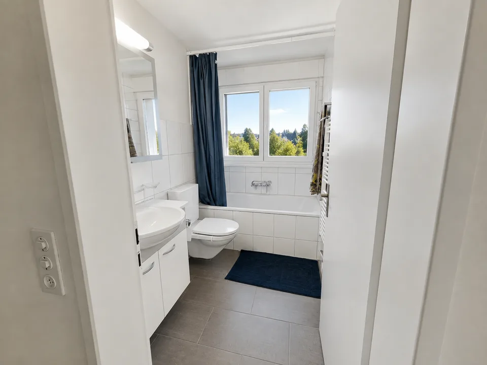 Helle 4.5 Zimmer-Wohnung mit Balkon an beliebter Wohnlage zu vermieten