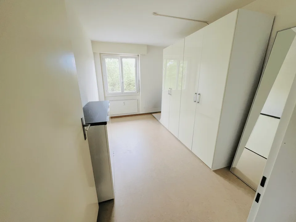 Helle 4.5 Zimmer-Wohnung mit Balkon an beliebter Wohnlage zu vermieten