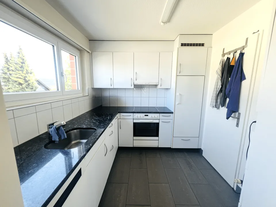 Helle 4.5 Zimmer-Wohnung mit Balkon an beliebter Wohnlage zu vermieten