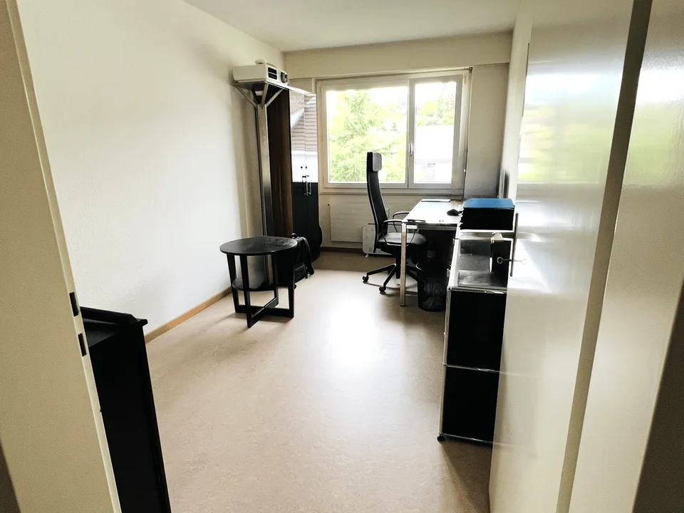 Helle 4.5 Zimmer-Wohnung mit Balkon an beliebter Wohnlage zu vermieten