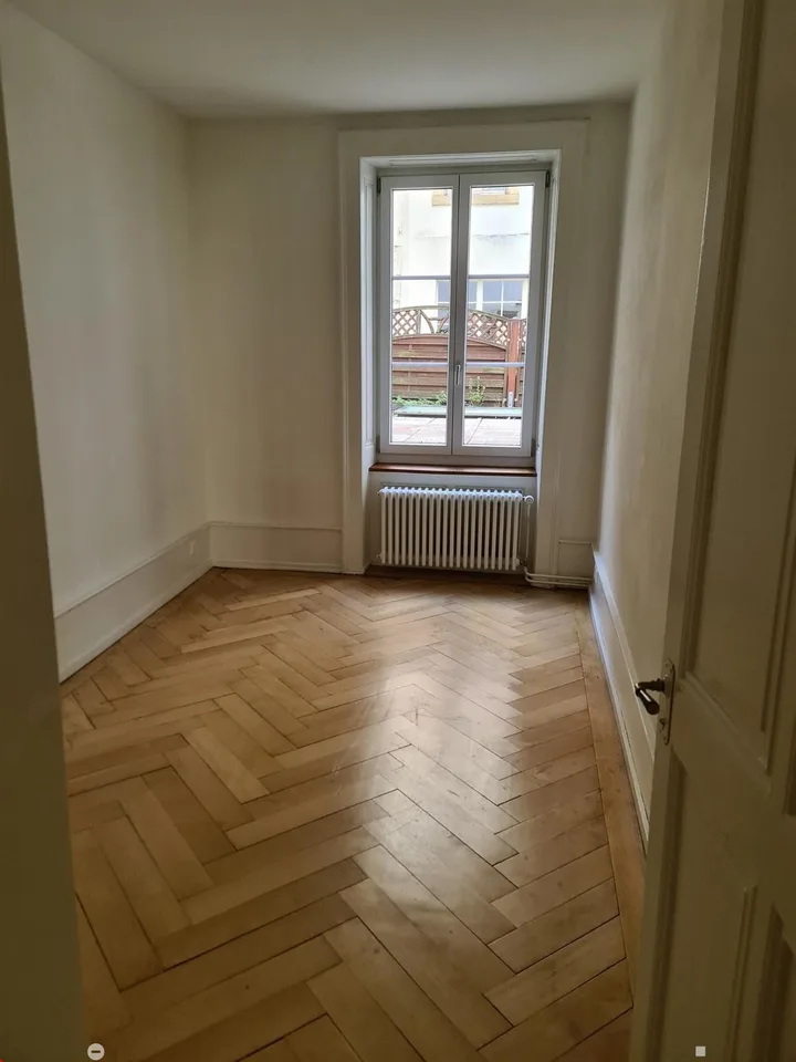 4 Bedroom Apartment with Terrace on 1st Floor – adjacent to the Old Town