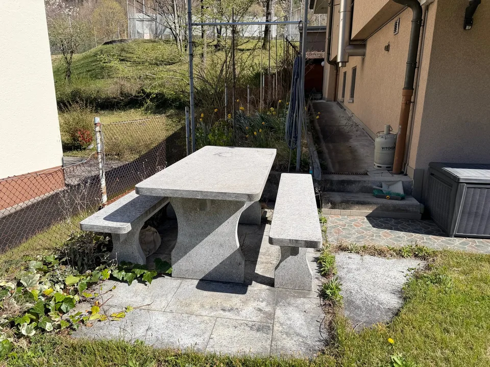 Detached two-family house 5.5 and 3.5 rooms with garden and garage in Bodio