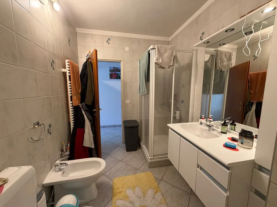 Detached two-family house 5.5 and 3.5 rooms with garden and garage in Bodio