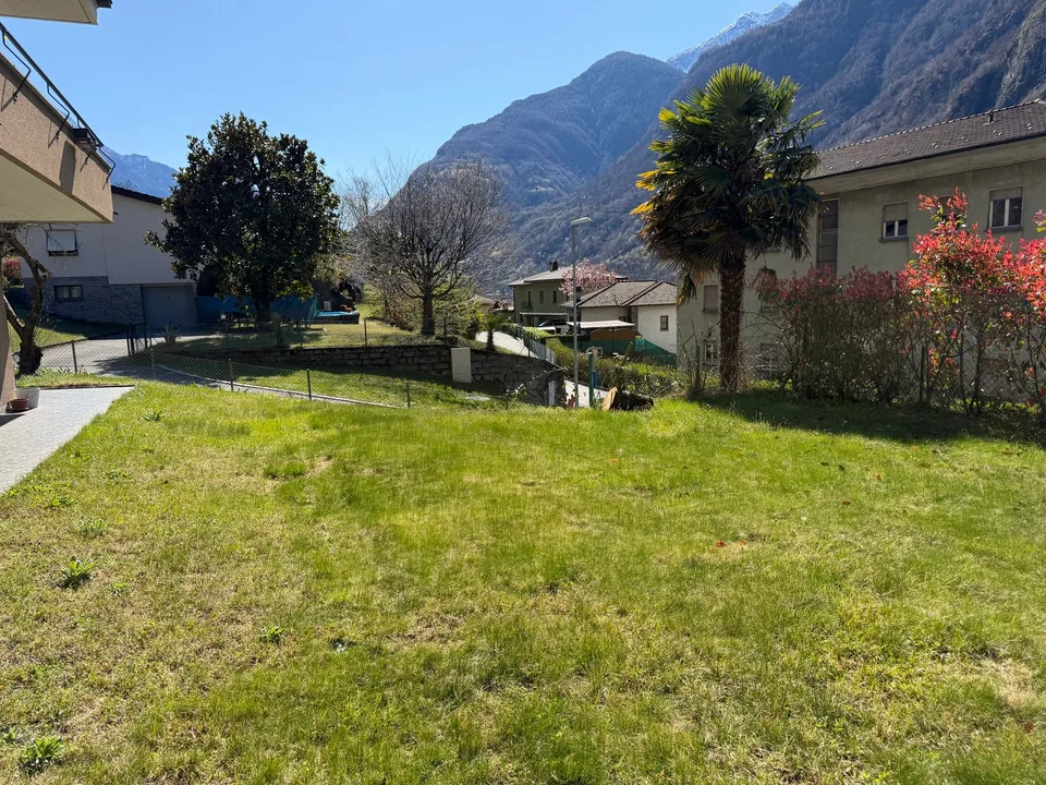 Detached two-family house 5.5 and 3.5 rooms with garden and garage in Bodio