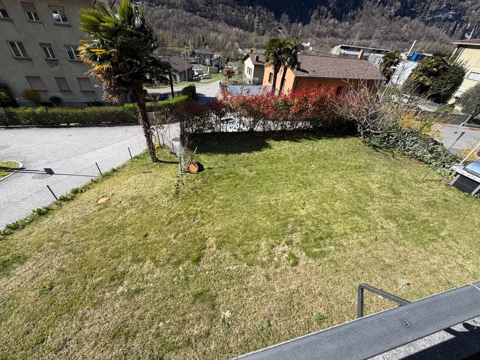 Detached two-family house 5.5 and 3.5 rooms with garden and garage in Bodio