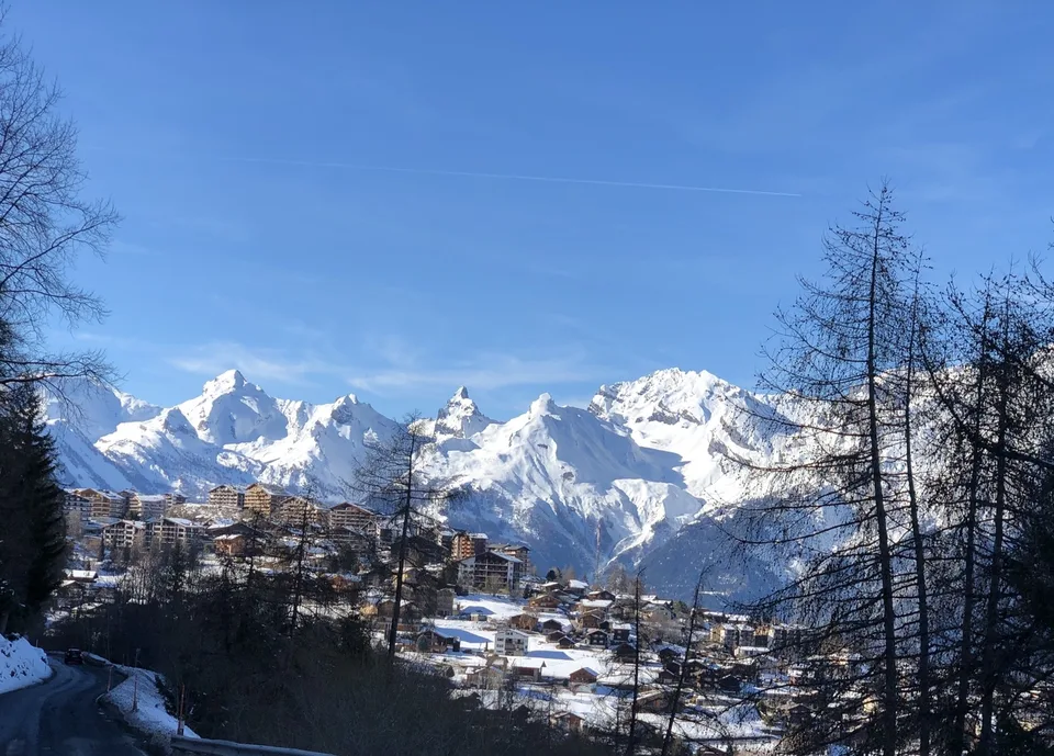 A vendre local avec 2 saunas - douche et wc et caves