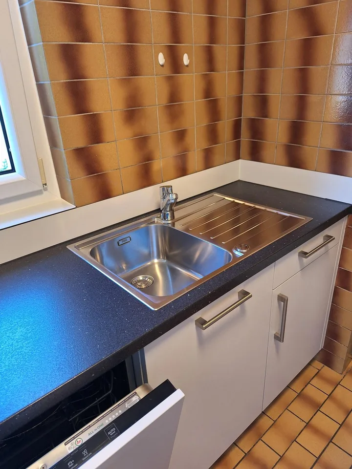Appartamento di 4,5 locali al 2° piano (94 m2) con balcone (16 m2), compreso posto auto in AEH