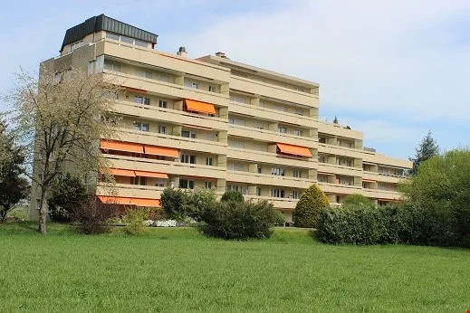 4.5-Zimmer-Wohnung im 2. OG (94 m2) mit Balkon (16 m2), inkl. Parkplatz in AEH