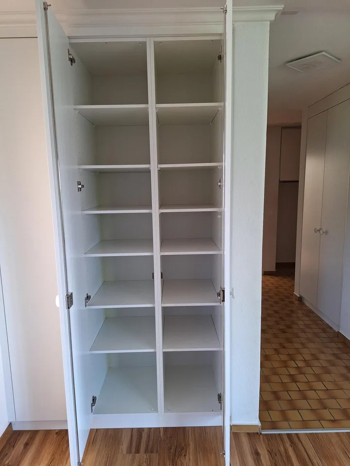 Appartamento di 4,5 locali al 2° piano (94 m2) con balcone (16 m2), compreso posto auto in AEH